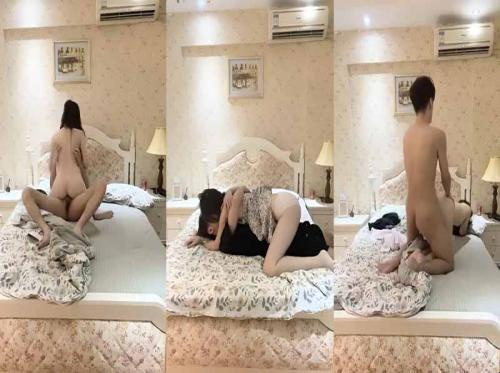 Menunggang kuda dengan seorang gadis pelajar... Menunggang kuda dengan seorang gadis pelajar...