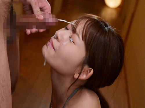 Menyemprotkan sperma ke wajah istrinya saat bosnya jauh dari rumah Menyemprotkan sperma ke wajah istrinya saat bosnya jauh dari rumah